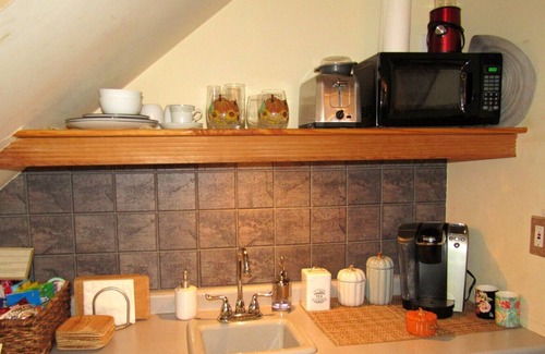 Winthrop Harbor Apartment | Large, Beautiful, bright, suite. Near Naval Base & 6 Flags