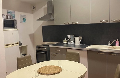 Villeneuve-les-Beziers House | Large, bright apartment90 square metres Near the Canal du Midi-Four people