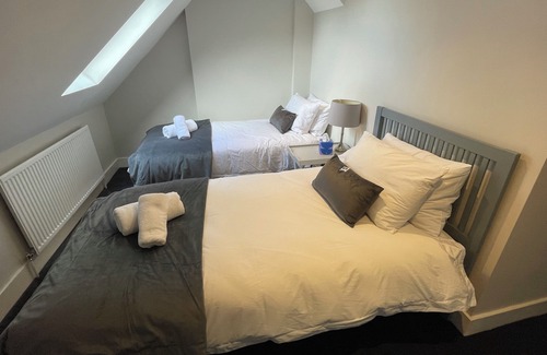 Bexhill-on-Sea Apartment | Large, Bright, Modern Seaside Haven, Sleeps up to 6