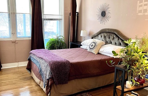 Ithaca Apartment | Large bright studio