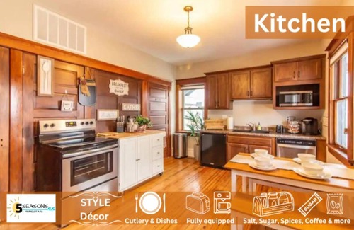 Cedar Rapids House | Large bungalow in heart of Newbo. Pets welcome. ADA friendly - Excellent Location