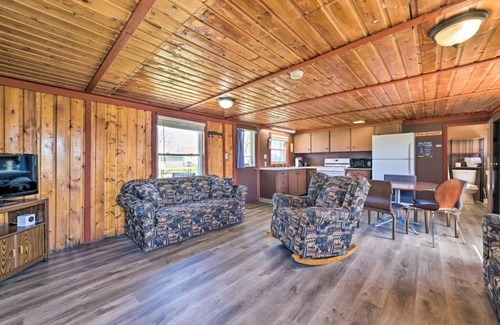 Houghton Lake Cabin | Large Cabin: Steps to the Lake! PET FRIENDLY!