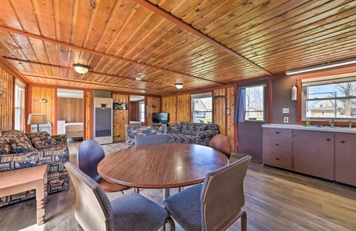 Houghton Lake Cabin | Large Cabin: Steps to the Lake! PET FRIENDLY!