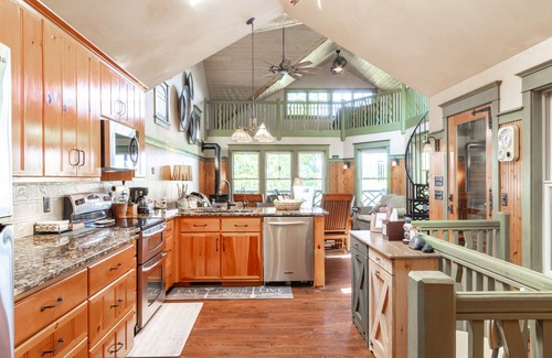 Crosslake Cabin | Large Cabin with Sandy Beach Lakefront on Whitefish Chain and lakeview Hot tub!