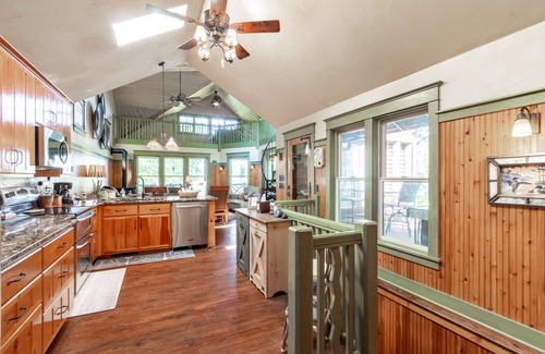 Crosslake Cabin | Large Cabin with Sandy Beach Lakefront on Whitefish Chain and lakeview Hot tub!