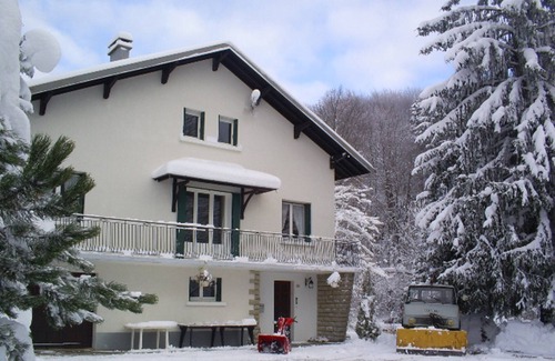 Bonlieu Villa | Large-capacity gîte 1.5 km from the Hérisson waterfalls,