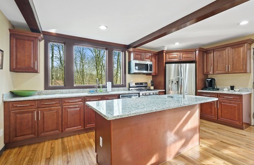 Monticello House | Large Catskills Private Property. Sunset Estate! ❤️ 5 Star, Hottub, Island, ski