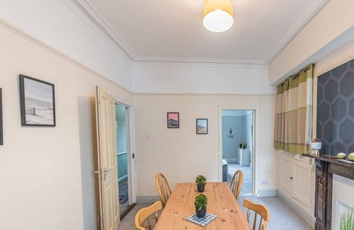 Stainburn House | Large, centrally located, 5 bedroom house - all en-suite