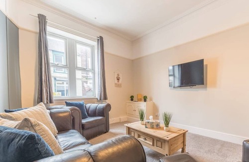 Stainburn House | Large, centrally located, 5 bedroom house - all en-suite