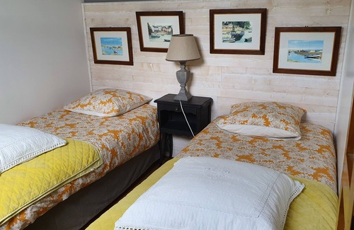 Ury Bed & Breakfast | LARGE CHAMBRE D'HOTES FAMILY SUITE FOR ONE TO FOUR PEOPLE WITH SWIMMING POOL