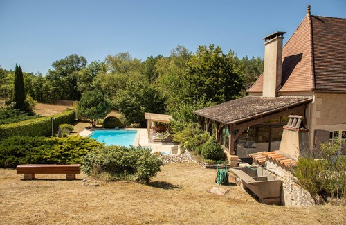 Pezuls House | Large character house with many spaces