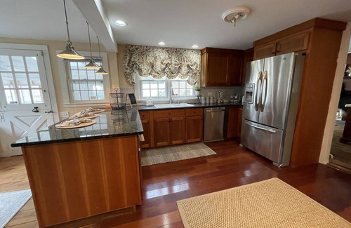 Clinton House | Large Charming Historic House close to Beaches