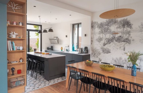 Deauville City Centre Villa | Large Chic & Stylish Villa. Superb garden