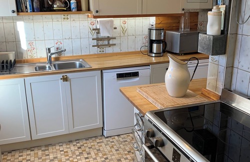 Cambusbarron Apartment | Large comfortable four bedroom apartment in village setting