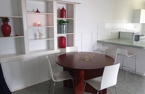 Manjimup House | Large Cosy Family Home With a Fire, Fenced & Close to all Manjimup's Amenities