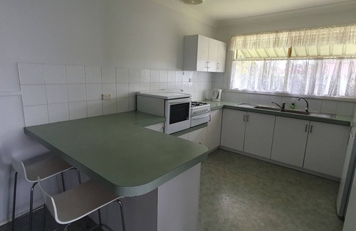 Manjimup House | Large Cosy Family Home With a Fire, Fenced & Close to all Manjimup's Amenities