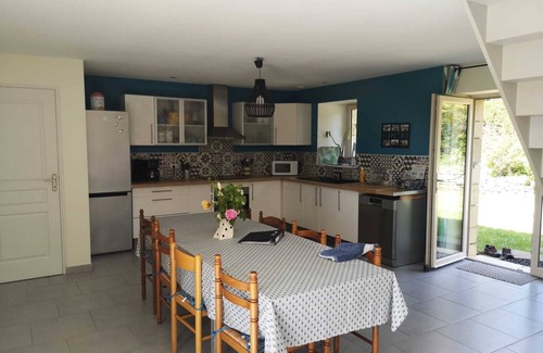 Savignac-de-Miremont House | Large, cosy nest overlooking a green valley 4 bedrooms 3 shower rooms