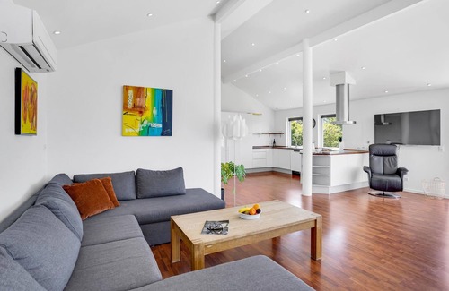 Holbaek House | Large cottage in a beautiful location and close to the sea.