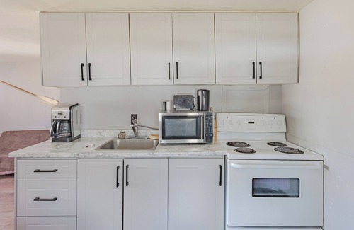 Frontenac Cabin | Large Cottage nnFamily Fun Lakehouse: 4 Beds/Bunks, Sleeps 8, AC, Water Access