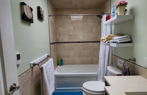 Port Franks Cottage | Large Cottage Port Franks - Jacuzzi, beautiful beach, large Patio