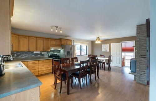 Janetville Cottage | Large Cozy Water Front Cottage w/Sandy Beach, Hot Tub & Bunkie, High Sp Internet
