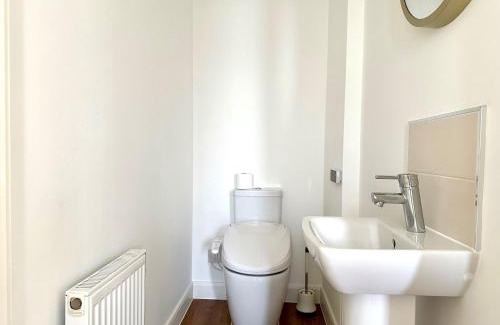 Bicester House | Large Detached 5 bedroom House in Bicester