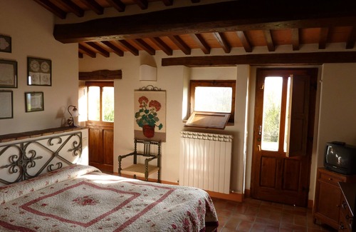 Radicofani Bed & Breakfast | Large double bedroom: private bathroom, private access, garden and swimming pool