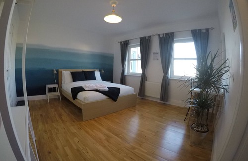 Portmagee Bed & Breakfast | Large double room with ensuite bathroom
