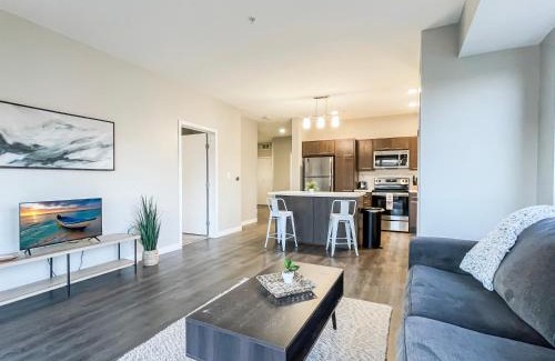 Downtown Des Moines Apartment | Large Downtown 2br -hot Tub-downtown!