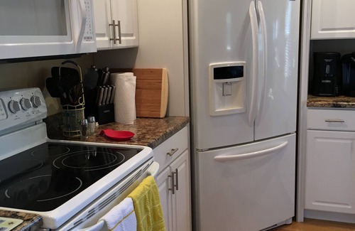 Huron House | Large Enough To Sleep 14! One Block To Rye Beach Park