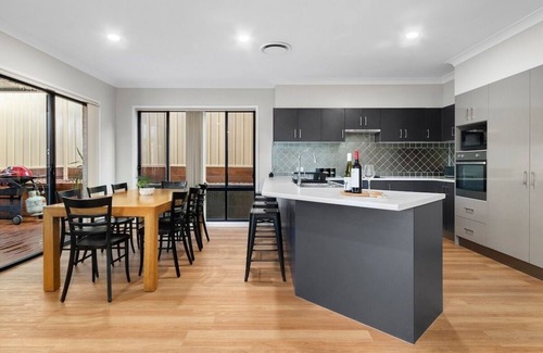North Lambton House | Large executive residence