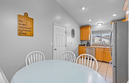 Clearfield House | Large family home close to HAFB/Lagoon water park