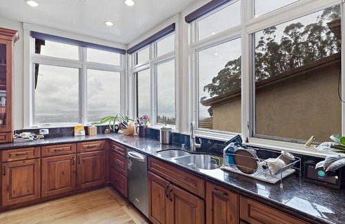 Forestland House | Large Family Home in the Oakland Hills - Panoramic Bay Views and Regional Parks!