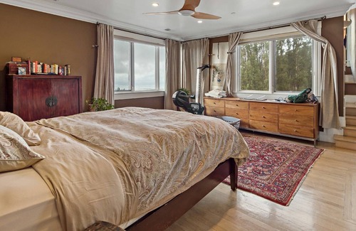 Forestland House | Large Family Home in the Oakland Hills - Panoramic Bay Views and Regional Parks!