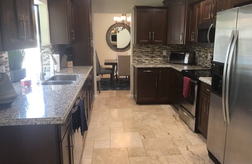 Paradise Park Vista House | Large family home, prime location w/private pool/spa, free WiFi/cable/Netflix!