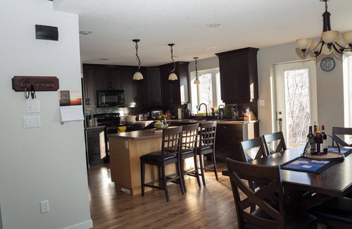 Hague House | Large Family Oriented Home- escape from the city and enjoy the SK countryside!