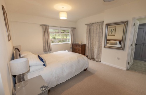 Yealmpton Other | Large farmhouse with pool and countryside views