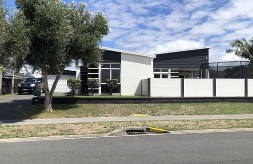 Papamoa Beach House | Large fenced 4bedroom,2 lounge home situated close to the beach and amenities by