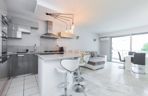 Saint-Laurent-du-Var Apartment | Large flat facing the Port - 2min from the beaches - Air conditioned