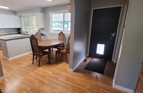 Drumheller House | Large furnished 6 Bedroom Bungalow with Private Hot Tub