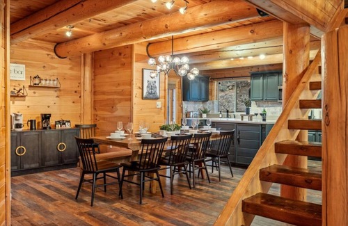 Gatlinburg - Pigeon Forge Cabin | Large Game Garage, Hot Tub, Mt. LeConte Views!