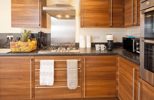 Gloucester House | Large Gloucester House in the City Centre with Free Parking!