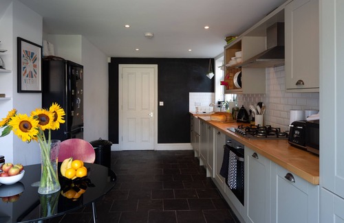 Margate House | ☆ Large Group Getaway ☆ 2mins to sea ☆ Sleeps10+ Preview listing