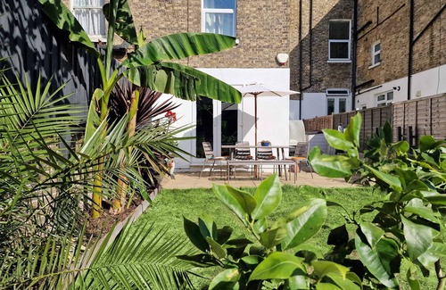 Margate House | ☆ Large Group Getaway ☆ 2mins to sea ☆ Sleeps10+ Preview listing