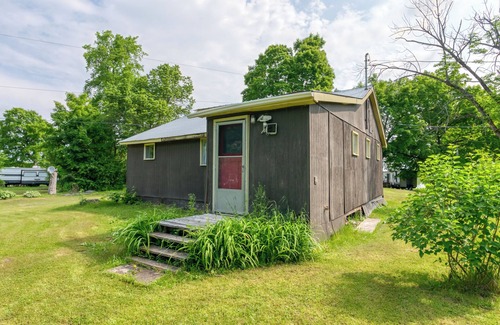 Frontenac Cabin | Large Group Lake Haven: 3-Bed/Bunks!, Sleeps 8, Full Kitchen, AC