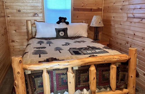 Webster Resort | Large group lakeside getaway on Big Yellow Lake! Pet friendly!