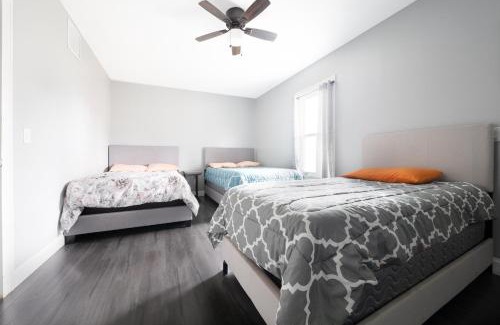 Niagara Falls House | Large-Group Ready 8BR Home Near Niagara Falls & Casino