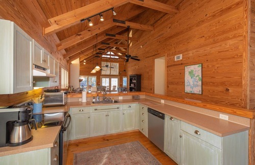 Little Kowaliga House | Large Group Vacationers Dream, 45 mins to Auburn.