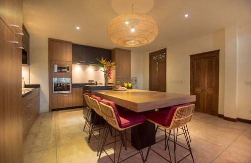 Berawa Villa | Large Groups,9 BDR,Close To Beach,Great Inclusions