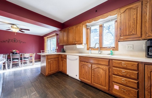 Grand Island House | Large groups, family and friends. 6 BR, 2.5 Bathrooms, Great Outdoor space